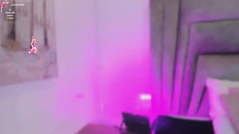 Snapshot of sophiee_smith chatting on July 25, 11:08 am Sophie online show from July 25, 11:08 am
