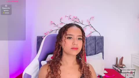 Snapshot of sophiee_velvet chatting on June 23, 6:06 pm online show from June 23, 6:06 pm