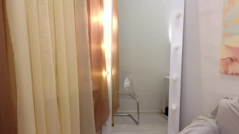 Snapshot of sophieee_lee chatting on December 1, 4:29 pm Sophie online show from December 1, 4:29 pm