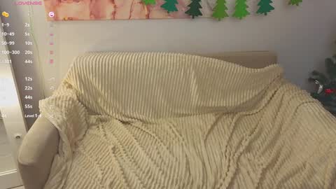 Snapshot of sophieee_lee chatting on December 17, 2:22 pm Sophie online show from December 17, 2:22 pm