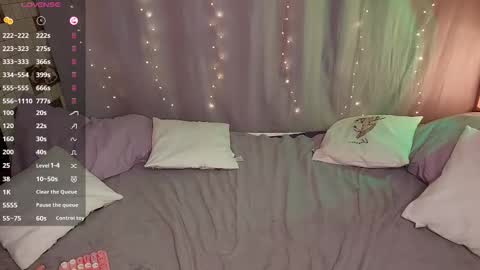 Snapshot of sophieee_lee chatting on December 21, 10:50 pm Sophie online show from December 21, 10:50 pm