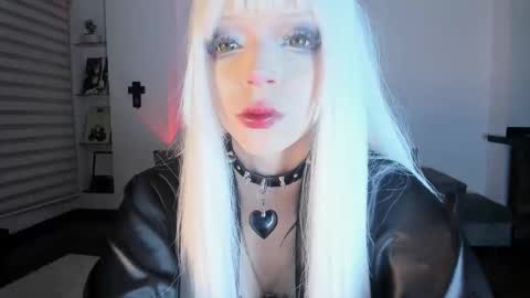 Snapshot of sophiehill_gh chatting on November 29, 7:11 am SOPH online show from November 29, 7:11 am