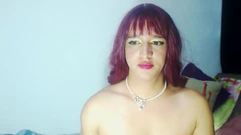 Snapshot of sophiehillsxo chatting on February 2, 6:37 am sophiehillsxo online show from February 2, 6:37 am