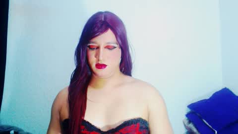 Snapshot of sophiehillsxo chatting on December 5, 2:20 am sophiehillsxo online show from December 5, 2:20 am