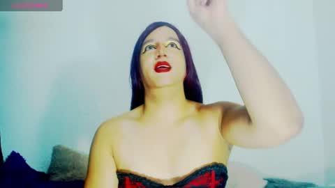 sophiehillsxo online show from May 6, 1:25 am