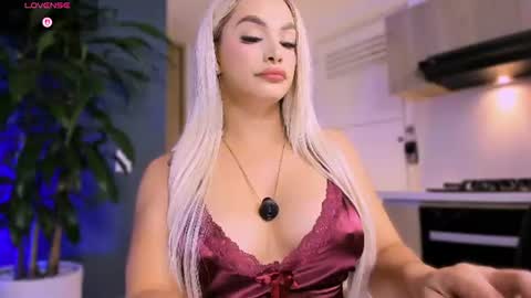 Snapshot of sophiehoney_ts chatting on July 11, 2:31 pm SAMANTHA online show from July 11, 2:31 pm