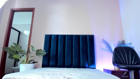 Sophie Johns online show from January 17, 6:33 pm