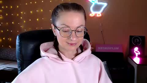 sophieleroux online show from May 5, 1:52 pm
