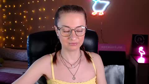sophieleroux online show from May 7, 12:10 pm