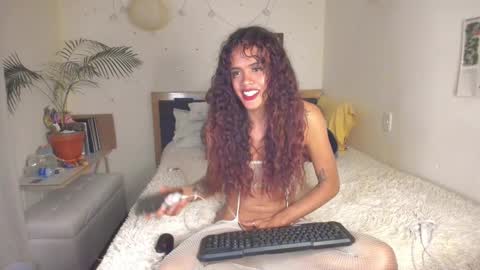 Snapshot of sophielondono21 chatting on December 3, 12:40 am SofiTrans21 online show from December 3, 12:40 am