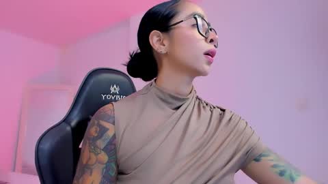sophierooy online show from May 3, 1:11 am