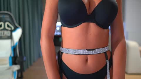 Snapshot of sophiesticate chatting on October 23, 8:07 pm online show from October 23, 8:07 pm