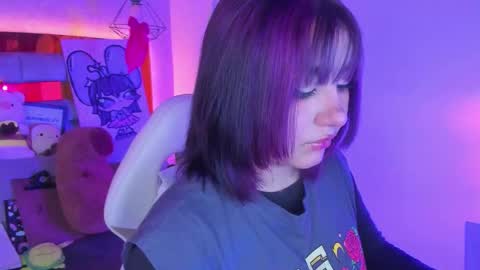 Snapshot of sophievv chatting on December 13, 7:53 pm Sophie online show from December 13, 7:53 pm