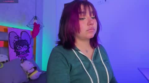 Snapshot of sophievv chatting on December 19, 6:37 pm Sophie online show from December 19, 6:37 pm