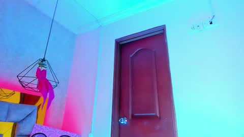 Snapshot of sophievv chatting on February 1, 8:13 am Sophie online show from February 1, 8:13 am