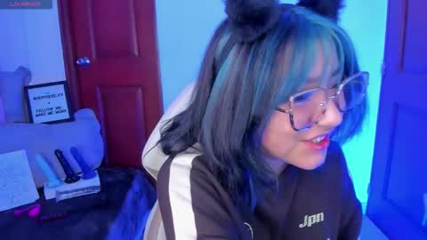 Snapshot of sophievv chatting on February 9, 6:23 pm Sophie online show from February 9, 6:23 pm