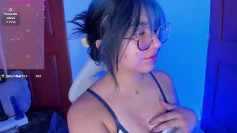 Snapshot of sophievv chatting on February 12, 7:25 am Sophie online show from February 12, 7:25 am