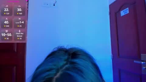 Snapshot of sophievv chatting on February 12, 7:31 pm Sophie online show from February 12, 7:31 pm