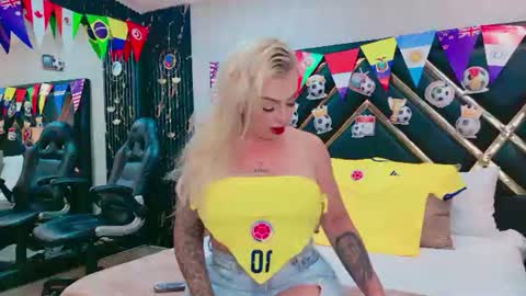Snapshot of sophiewinslow chatting on July 7, 12:20 pm SophieWinslow online show from July 7, 12:20 pm