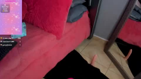 Snapshot of sophiia_gomezz_ chatting on December 28, 5:35 pm sophi online show from December 28, 5:35 pm