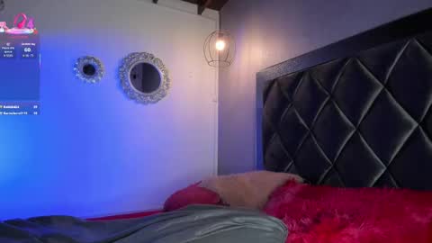 Snapshot of sophiia_gomezz_ chatting on September 19, 8:38 am sophi online show from September 19, 8:38 am