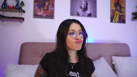 Snapshot of sophiiecums chatting on November 6, 12:06 pm Sophiie online show from November 6, 12:06 pm