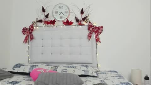 Snapshot of sopphiefox chatting on December 19, 12:17 am Sofia online show from December 19, 12:17 am