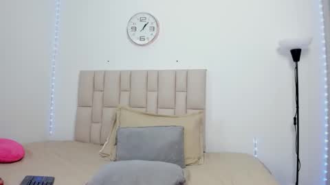 Snapshot of sopphiefox chatting on February 21, 6:03 am Sofia online show from February 21, 6:03 am