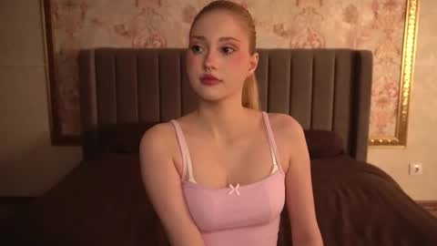 Snapshot of soradusk chatting on October 26, 1:22 am soradusk online show from October 26, 1:22 am