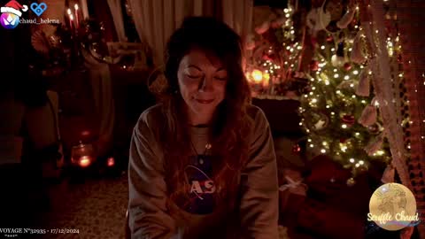 Snapshot of souffle_chaud chatting on December 17, 9:05 pm . . online show from December 17, 9:05 pm