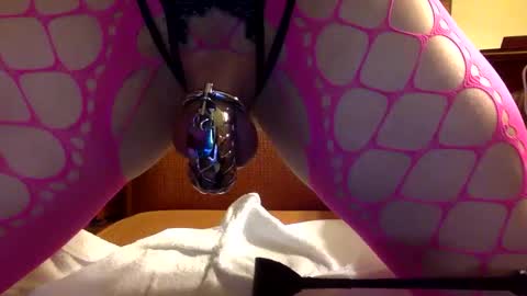 Snapshot of soundingslutslave chatting on December 4, 2:42 am soundingslutslave online show from December 4, 2:42 am