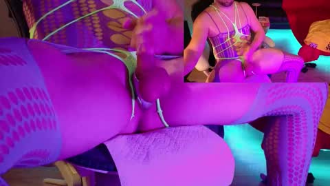 Snapshot of soundingslutslave chatting on November 9, 6:33 am soundingslutslave online show from November 9, 6:33 am