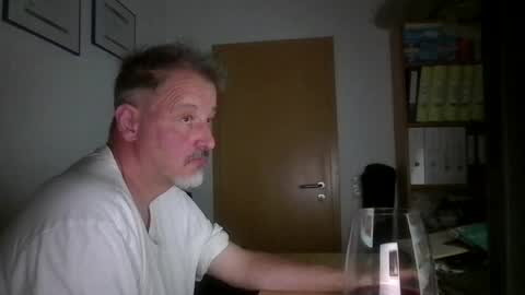 Snapshot of soundshark1974 chatting on July 24, 10:08 pm Soundshark online show from July 24, 10:08 pm