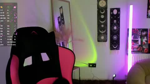 Snapshot of sour_cherry_ chatting on June 14, 5:59 pm Jennie online show from June 14, 5:59 pm