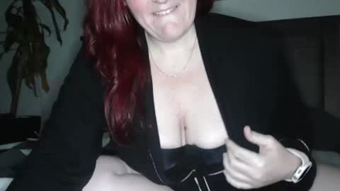 Snapshot of southernelle1 chatting on March 12, 4:19 am SouthernElle online show from March 12, 4:19 am