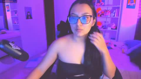 Snapshot of soy___lili chatting on July 19, 12:36 am Lili online show from July 19, 12:36 am