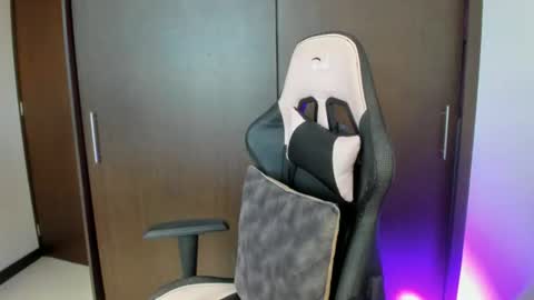 Snapshot of soycinthya_r chatting on June 27, 8:03 pm CINTHYA online show from June 27, 8:03 pm
