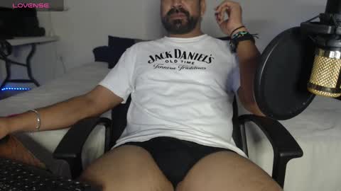 Snapshot of soyelcarlitos chatting on December 17, 4:34 am El Carlitos online show from December 17, 4:34 am