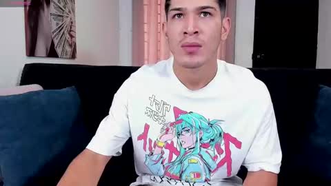 Snapshot of soyraydimarco_ chatting on October 3, 1:52 pm RayDimarco  independent model online show from October 3, 1:52 pm