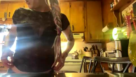 Snapshot of spacielacielush chatting on September 15, 3:34 pm SpacieLacieLush online show from September 15, 3:34 pm