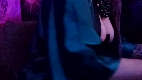 Snapshot of spacielacielush chatting on December 17, 2:06 am SpacieLacieLush online show from December 17, 2:06 am