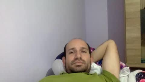 Snapshot of sparei7 chatting on December 13, 7:53 pm Snaiky online show from December 13, 7:53 pm