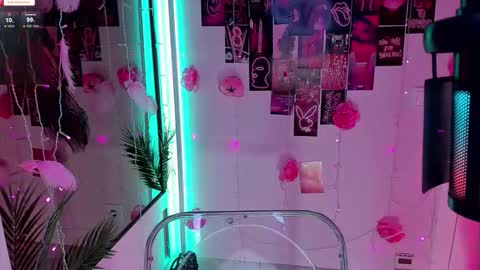 Snapshot of sparklemona chatting on September 13, 2:22 am  SparkleMona  online show from September 13, 2:22 am