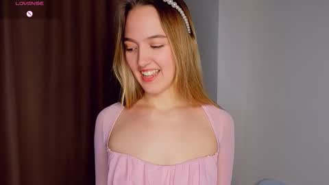 Snapshot of sparkusha chatting on February 10, 7:40 pm Mary online show from February 10, 7:40 pm