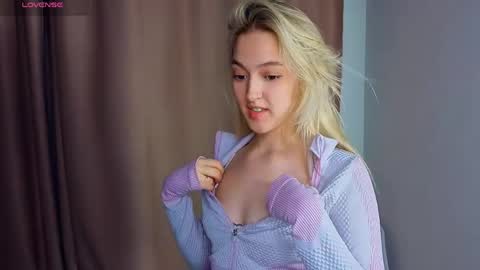 Mary online show from April 10, 7:18 pm