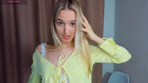 Mary online show from April 25, 7:33 pm