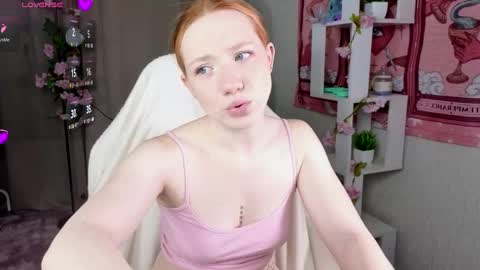 Snapshot of sparky_fox chatting on May 17, 12:19 am Nika online show from May 17, 12:19 am