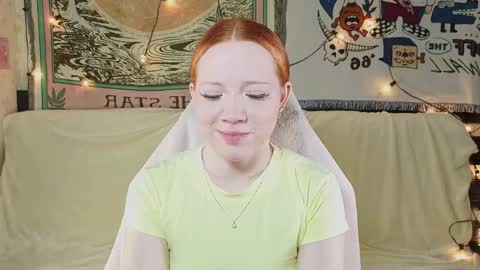 Snapshot of sparky_fox chatting on June 4, 12:27 am Nika online show from June 4, 12:27 am