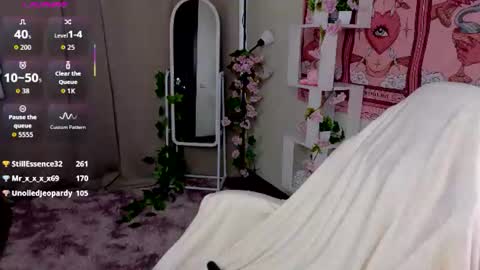 Snapshot of sparky_fox chatting on July 14, 2:05 am Nika online show from July 14, 2:05 am