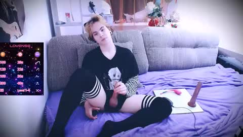 Snapshot of sparkyferret chatting on November 26, 1:12 pm sparkyferret online show from November 26, 1:12 pm